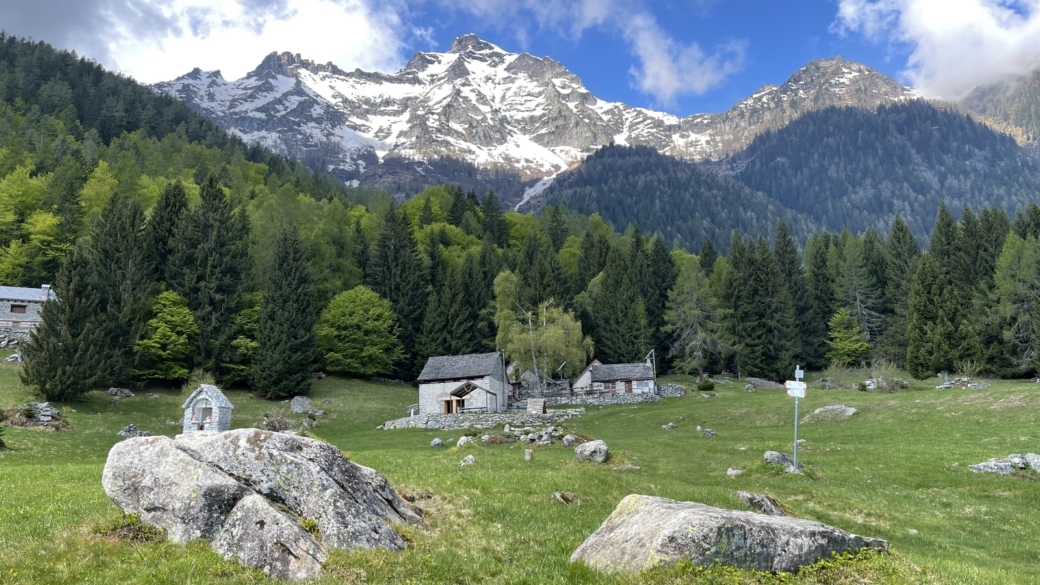 Maisons à Compolo, près de Cravegna.